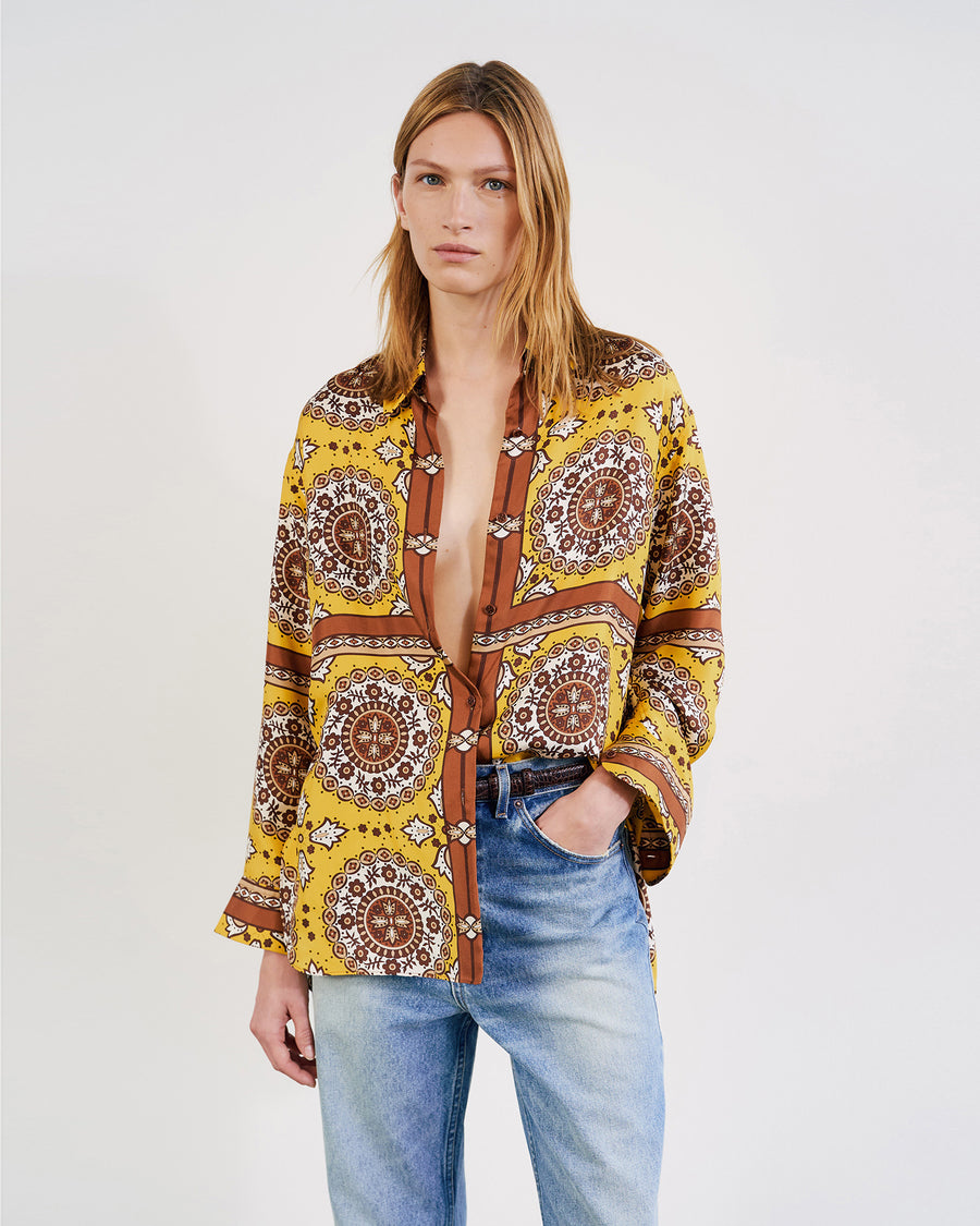 NILI LOTAN Julien Oversized Silk Shirt - Scarf Print Yello